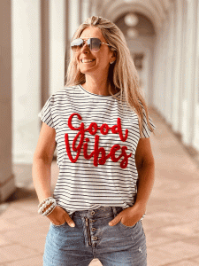 Super softers gestreiftes T-Shirt "GOOD VIBES" kann von Größe 36-42 getragen werden, Weiß-Rot