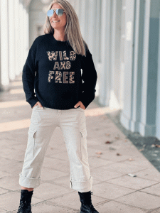 Pullover "WILD & FREE" kann von Größe 36-42 getragen werden, Schwarz