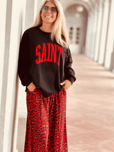 Lässiger Pullover "SAINT" kann von Größe 34-42 getragen werden, Schwarz-Rot