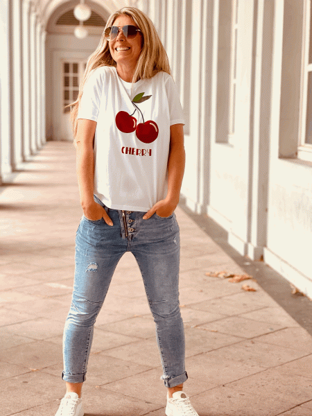 T-Shirt "CHERRY" kann von Größe 36-42 getragen werden, Weiß