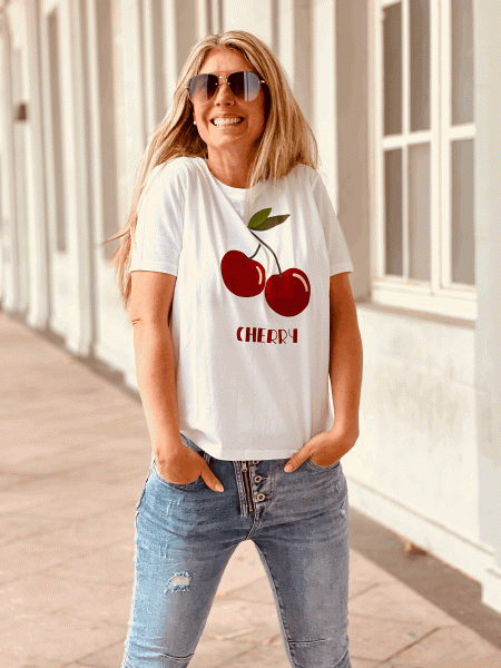 T-Shirt "CHERRY" kann von Größe 36-42 getragen werden, Weiß